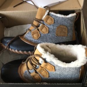 New In Box 📦 SOREL 🐾🐻 Waterproof Boots 🥾